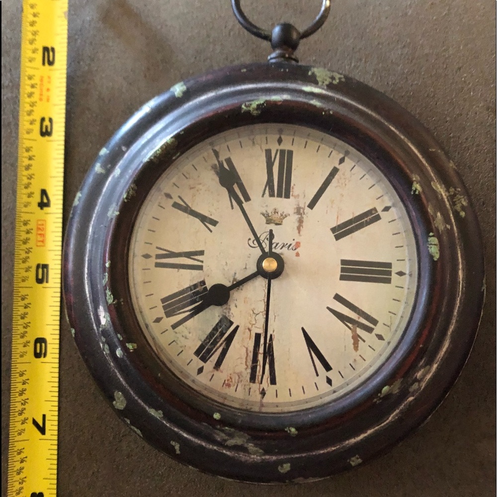 UNIQUE CLOCK WITH MAGNETIC BACKING